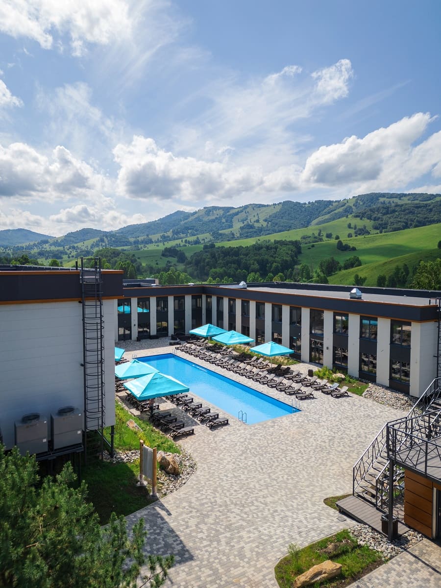 Отель 3* «СредиГор»